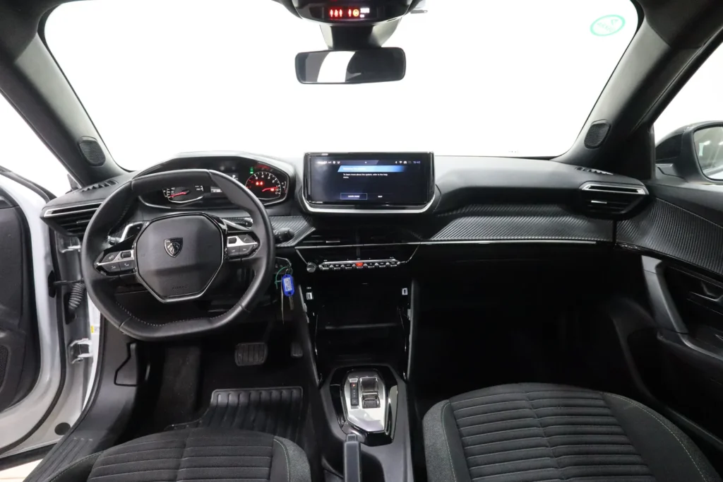 Peugeot 2008 1500CC 130HP AUTOMATO BLUE HDI FACE LIFT  2024