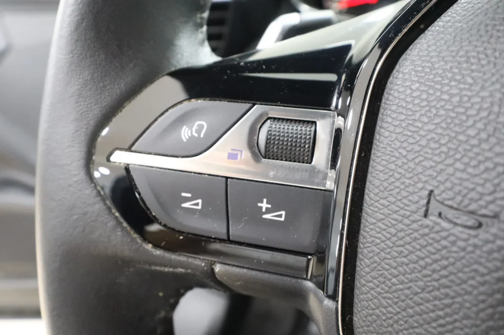 Peugeot 2008 1500CC 130HP AUTOMATO BLUE HDI FACE LIFT  2024