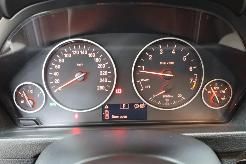 BMW 320i Automatic Leather Xenon Greek-Delivered 2015