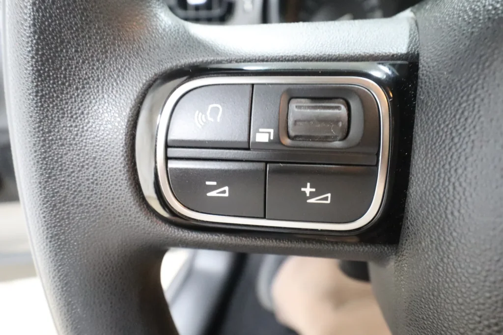 Citroen C3 	C3 PureTech 1200cc  83hp S&S Feel 2022