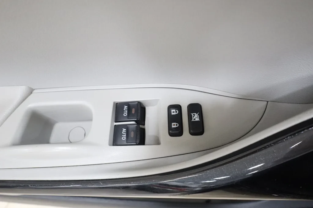 Toyota iQ Automatic Sunroof 2011