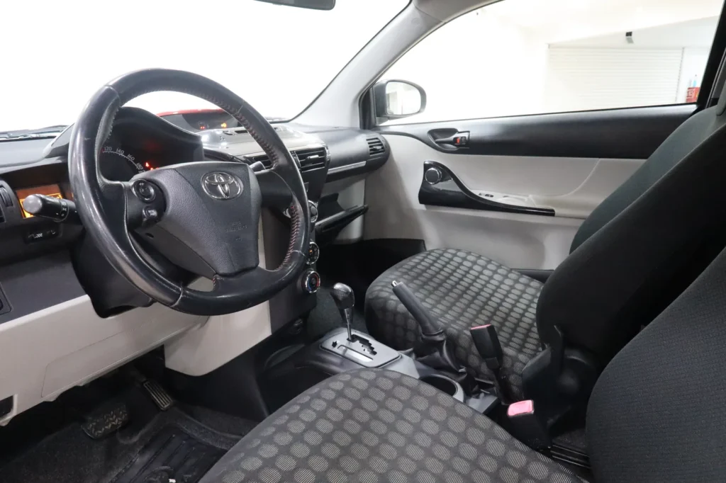 Toyota iQ Automatic Sunroof 2011