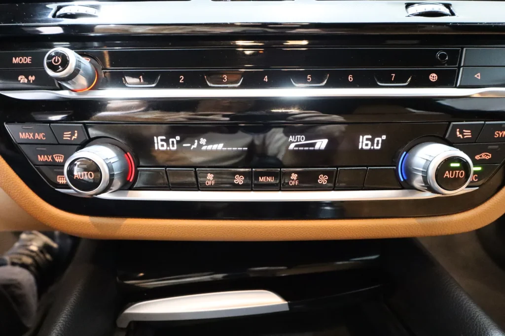 Bmw 520 Hybrid 2.0cc 190hp Head up-display| Led | Leather| 25000χλμ  2023