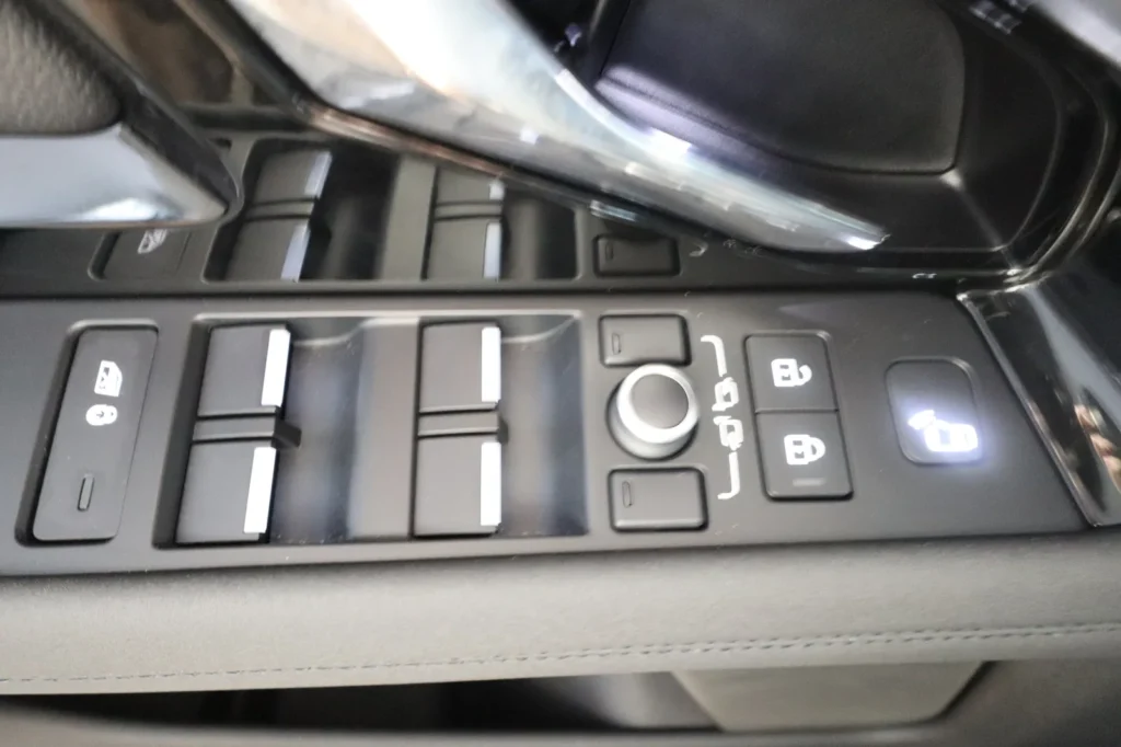 Land Rover Range Rover Evoque  P300e PLUG-IN AWD R DYNAMIC SE SUN. PANORAMA 21500χλμ 2021