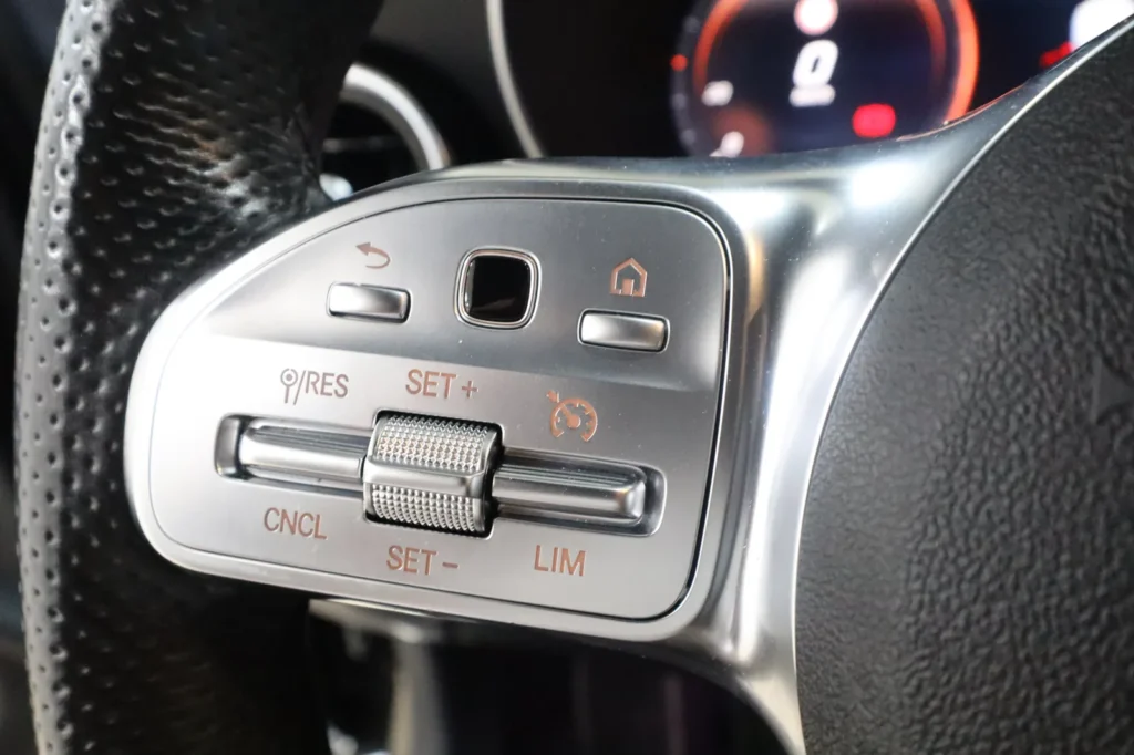 Mercedes-Benz GLC 300 GLC 300 PLUG IN HYBRID 4MATIC 9G TRONIC AMG PACKET  2021