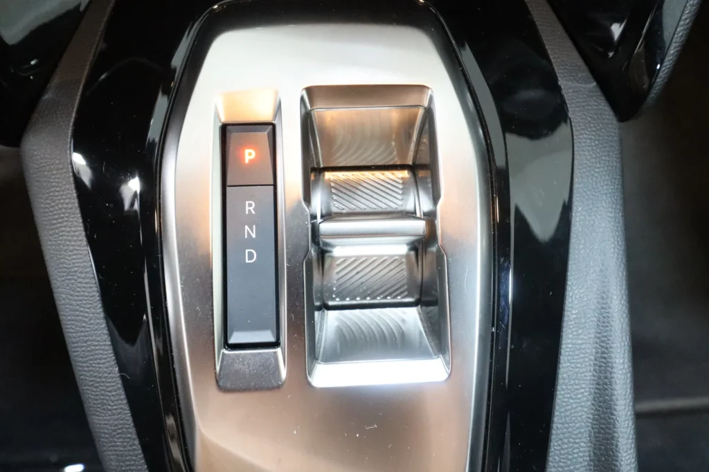 Peugeot 2008 HYBRID 1.2cc 145hp automatic  Face Lift 5000xλμ  2026
